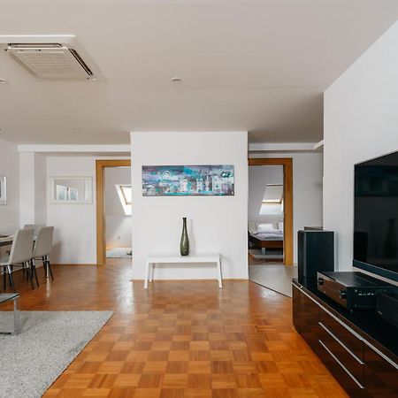 Roy 2 Bdr Apartment With Prague Castle View, Parking & Ac Exterior photo