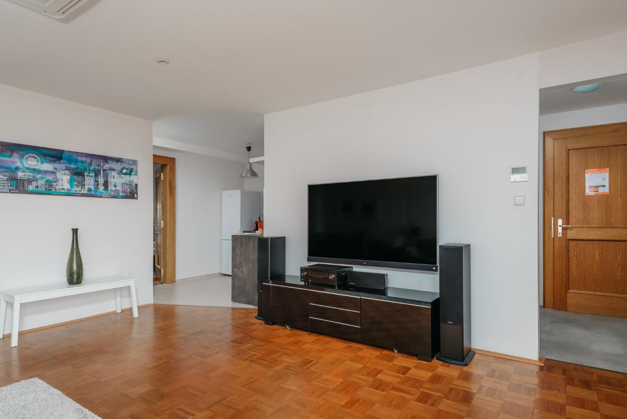 Roy 2 Bdr Apartment With Prague Castle View, Parking & Ac Exterior photo