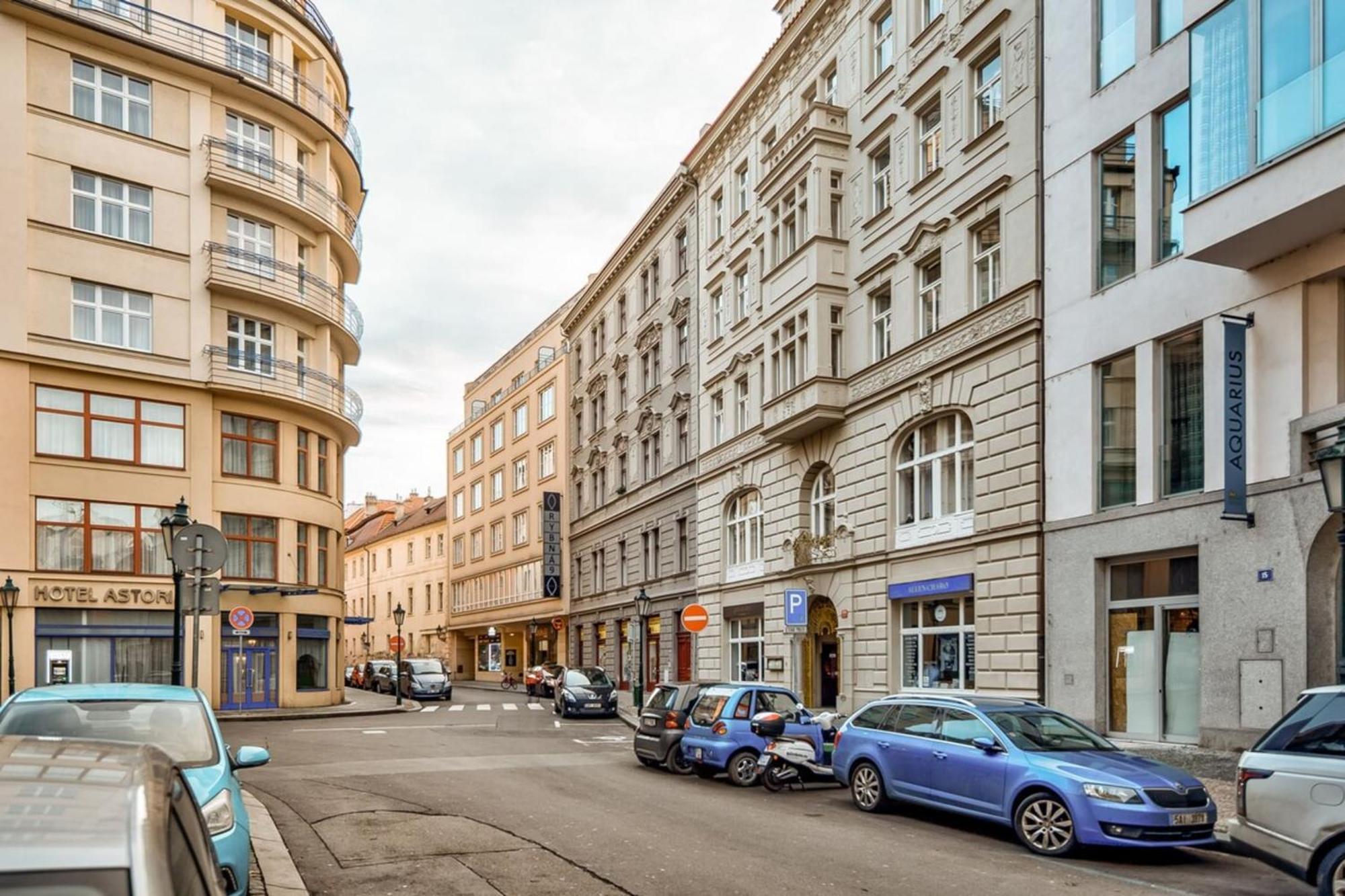 Roy 2 Bdr Apartment With Prague Castle View, Parking & Ac Exterior photo
