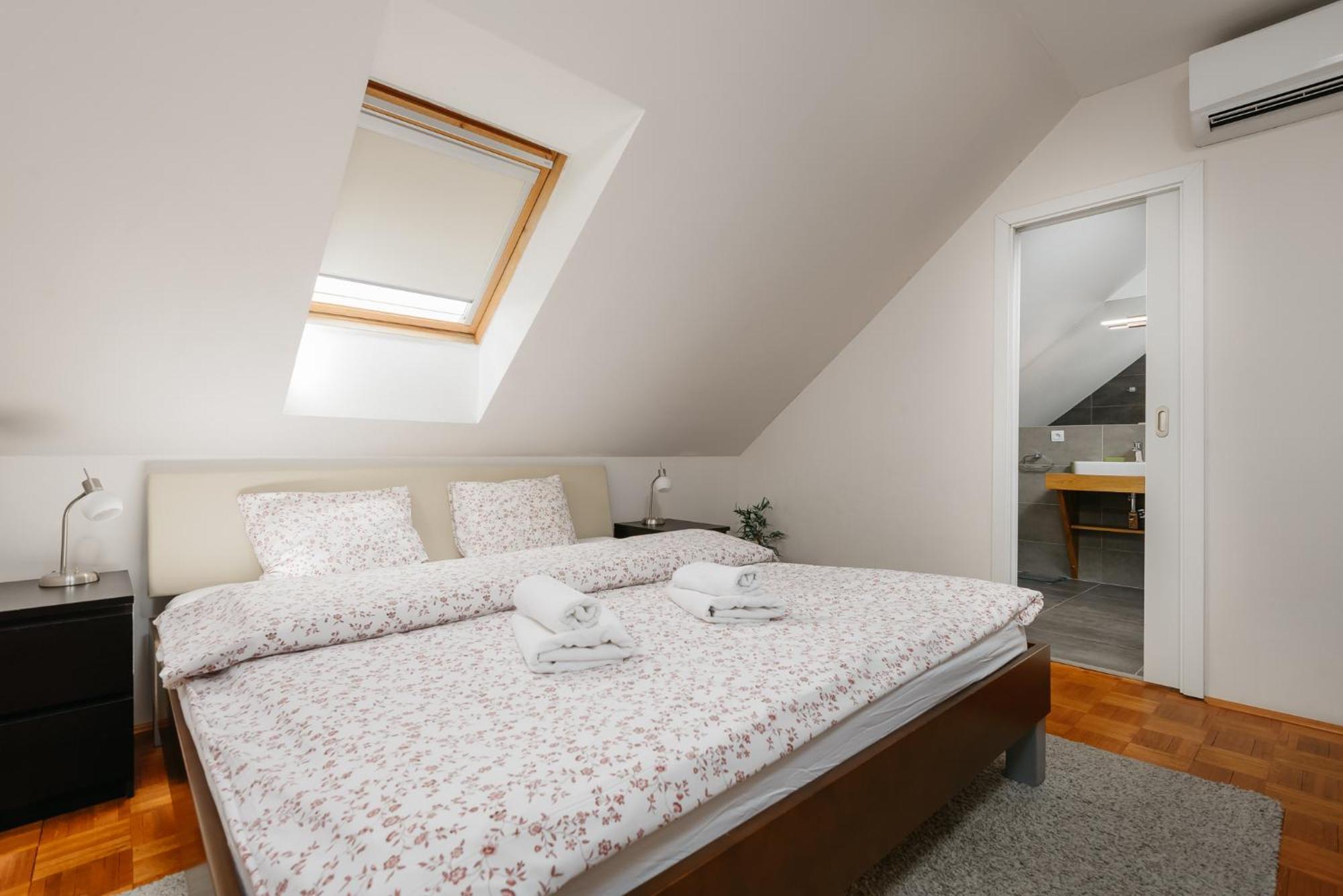 Roy 2 Bdr Apartment With Prague Castle View, Parking & Ac Exterior photo