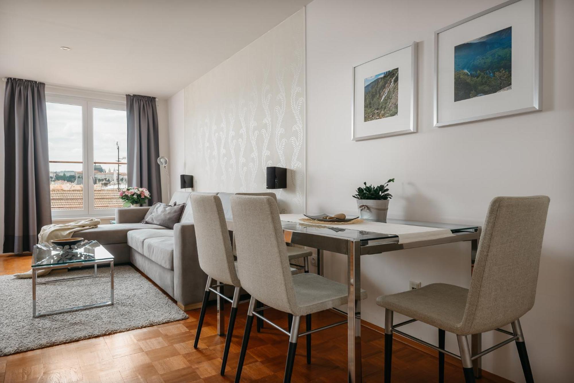 Roy 2 Bdr Apartment With Prague Castle View, Parking & Ac Exterior photo